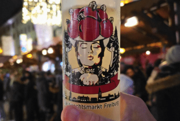 Die Schwarzwaldmädel-Gläser sind zurück! Auch dieses Jahr gibt es mein exklusives Glühweinglas-Design wieder auf dem Weihnachtsmarkt in Freiburg